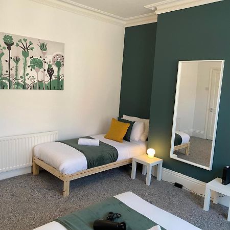 Kitchener - Wonderful 2-Bedroom Apt Sleeps 5 Free Parking Free Wifi Gateshead Luaran gambar