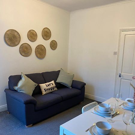 Kitchener - Wonderful 2-Bedroom Apt Sleeps 5 Free Parking Free Wifi Gateshead Luaran gambar