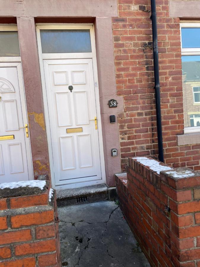 Kitchener - Wonderful 2-Bedroom Apt Sleeps 5 Free Parking Free Wifi Gateshead Luaran gambar