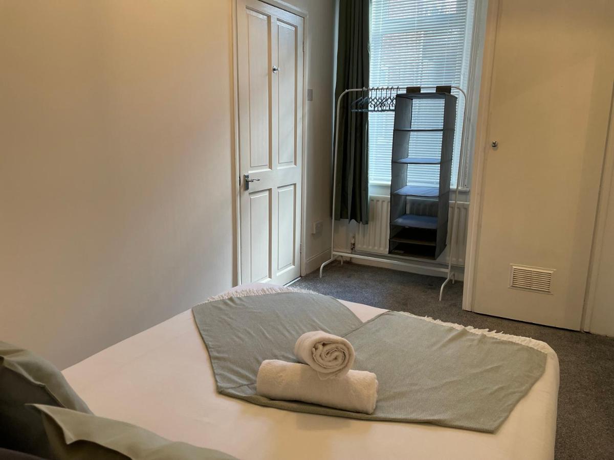 Kitchener - Wonderful 2-Bedroom Apt Sleeps 5 Free Parking Free Wifi Gateshead Luaran gambar