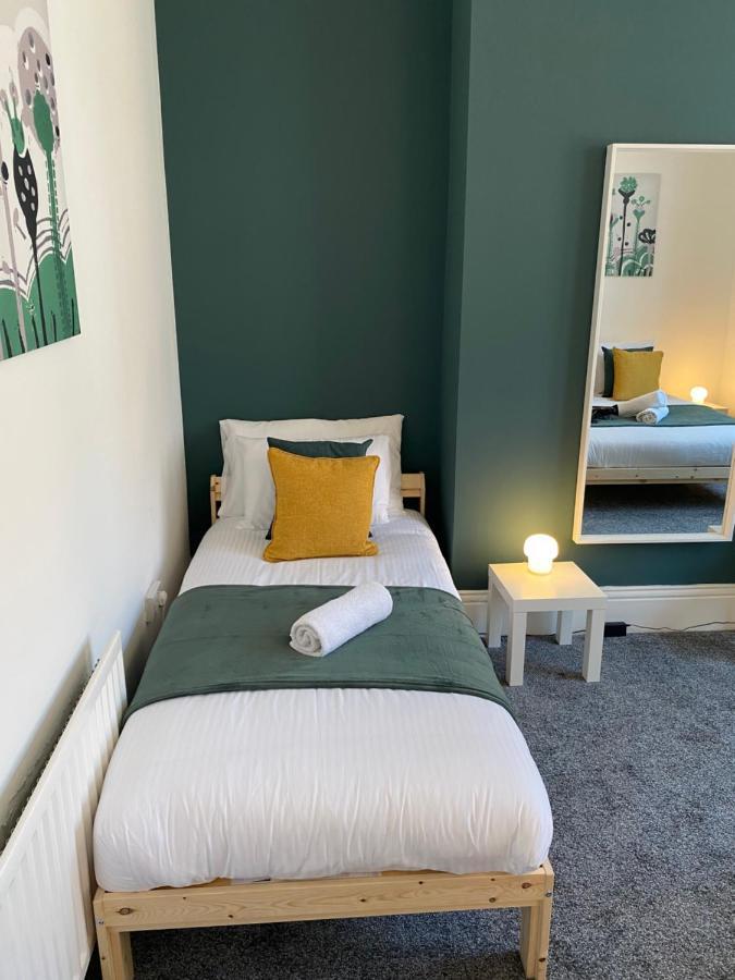 Kitchener - Wonderful 2-Bedroom Apt Sleeps 5 Free Parking Free Wifi Gateshead Luaran gambar