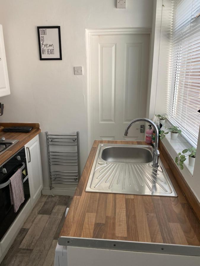 Kitchener - Wonderful 2-Bedroom Apt Sleeps 5 Free Parking Free Wifi Gateshead Luaran gambar