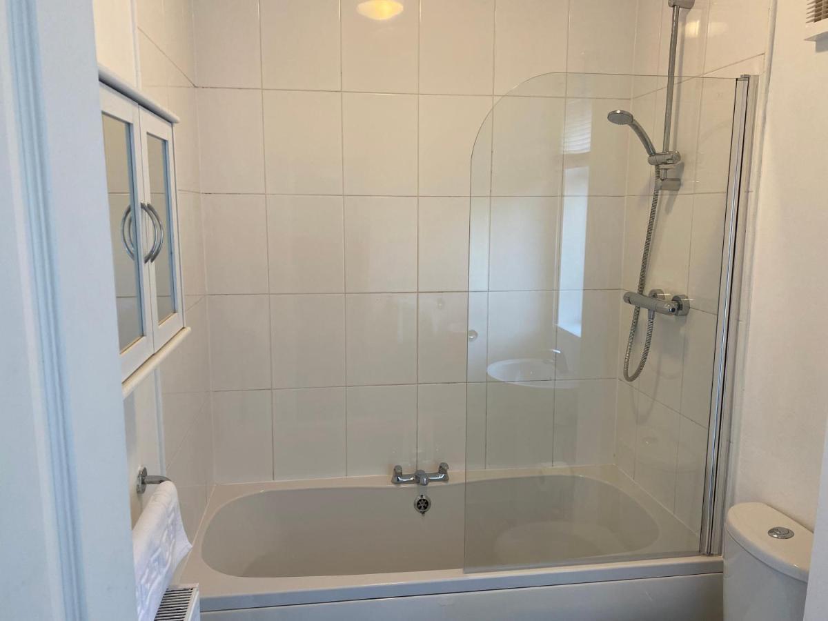 Kitchener - Wonderful 2-Bedroom Apt Sleeps 5 Free Parking Free Wifi Gateshead Luaran gambar