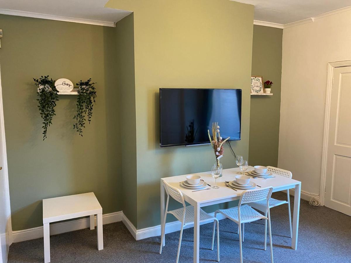 Kitchener - Wonderful 2-Bedroom Apt Sleeps 5 Free Parking Free Wifi Gateshead Luaran gambar