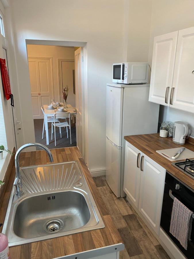 Kitchener - Wonderful 2-Bedroom Apt Sleeps 5 Free Parking Free Wifi Gateshead Luaran gambar
